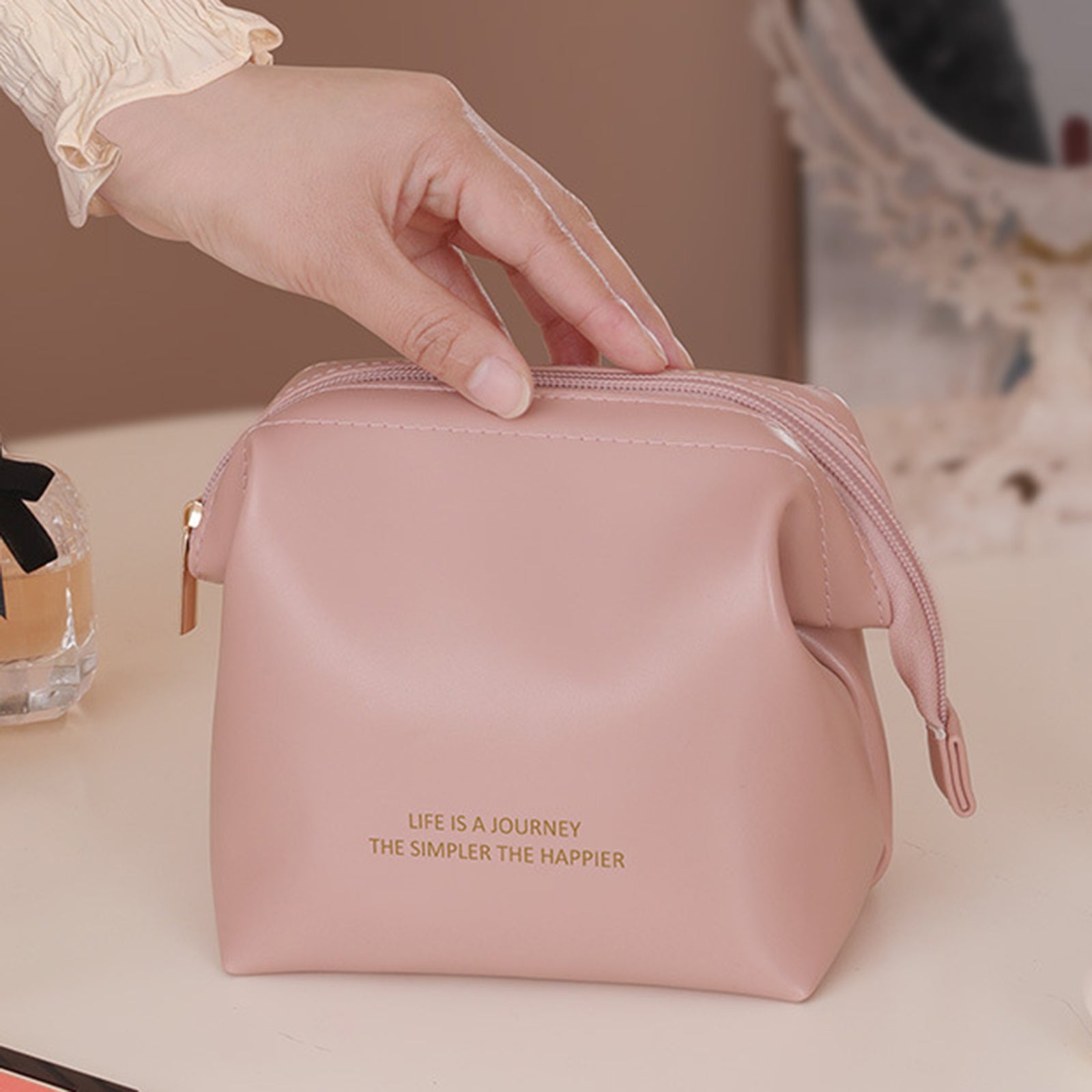 HK8288 Travel Makeup Bag PU Leather Waterproof Cosmetics Toiletry Carrying Bag for Women Girls HK8288 Travel Makeup Bag PU Leather Waterproof Cosmetics Toiletry Carrying Bag for Women Girls